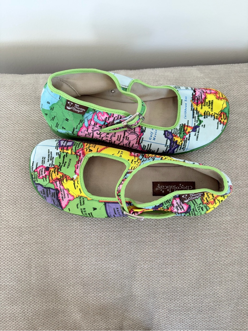 Hot chocolates chocolaticas Mary Jane Shoes in Bright Map Print - Green size 6.5 - Picture 4 of 6